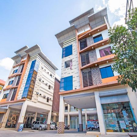 OYO 443 Maria Cristina Arcade Suites Cebu Exterior foto