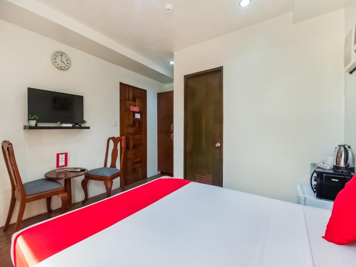 OYO 443 Maria Cristina Arcade Suites Cebu Exterior foto